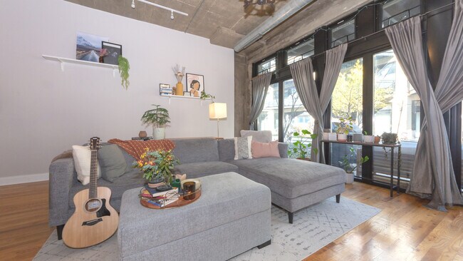 Foto del edificio - 1070 W 15th St