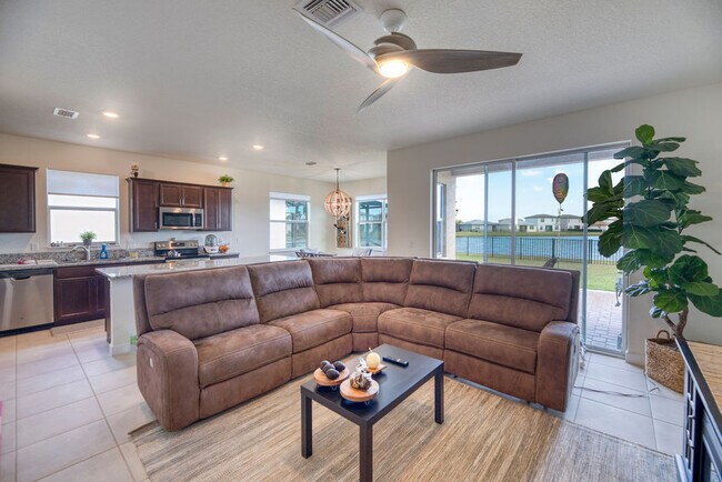Building Photo - 8148 NW Greenbank Cir