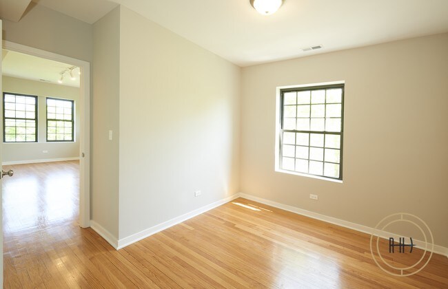 Foto del edificio - 3100 W Sunnyside Ave