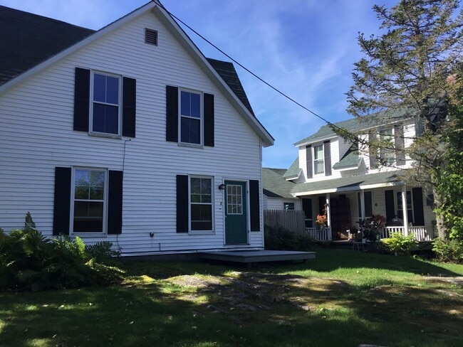 Building Photo - 8 Tidewater Ln
