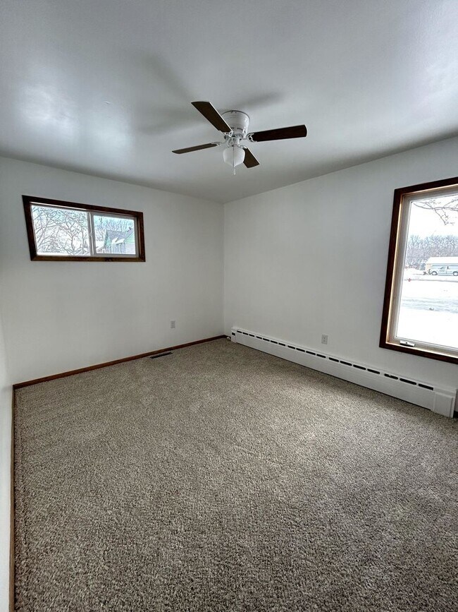 Foto del edificio - Charming 4-Bedroom Rambler for Rent – $2,100/month