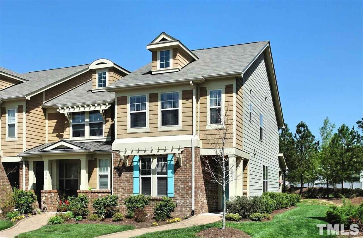252 Duck Mill Cir, Cary, NC 27519 Townhome Rentals in Cary NC