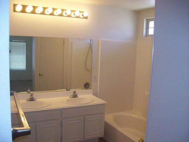 Foto del edificio - 1586 Tierra Buena Ct