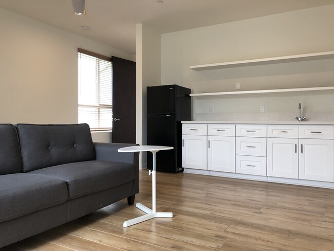 Building Photo - 5601 W 78th St