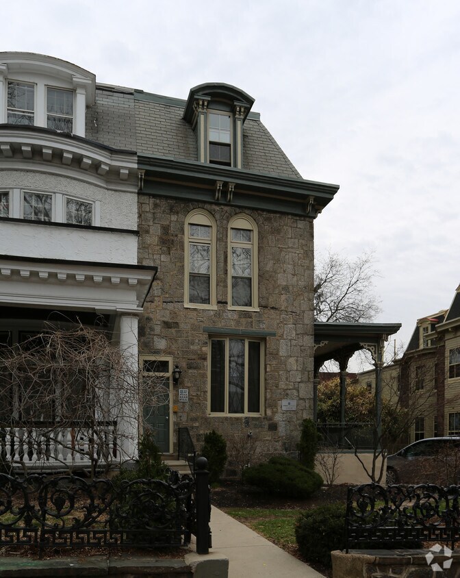 Foto del edificio - 227 S 42nd St