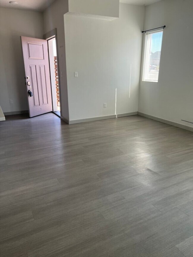 Foto del edificio - WELCOME TO SUNBEAM TOWNHOMES