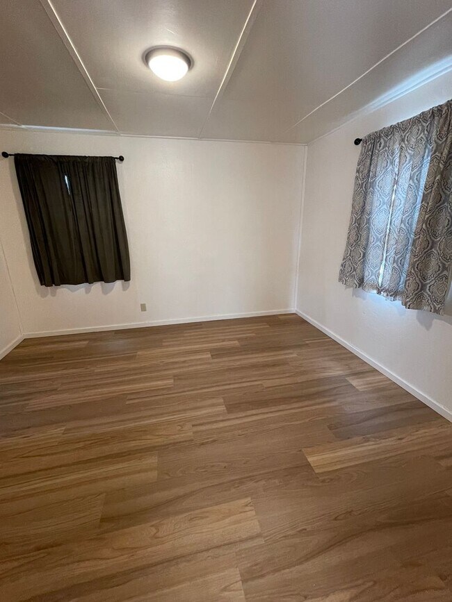 Foto del edificio - Convieniently located charming home with modern updates!