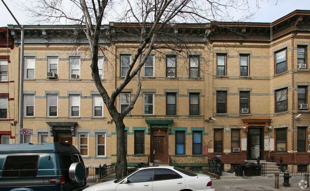 Building Photo - 881 Hart St