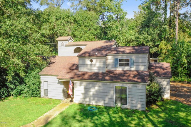 Building Photo - 821 W Bond Ave
