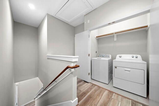 Foto del edificio - 8402 Curry Rd