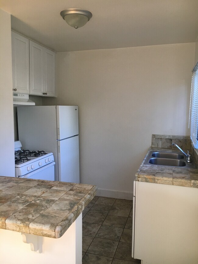 Building Photo - 1114 Tamarind Ave