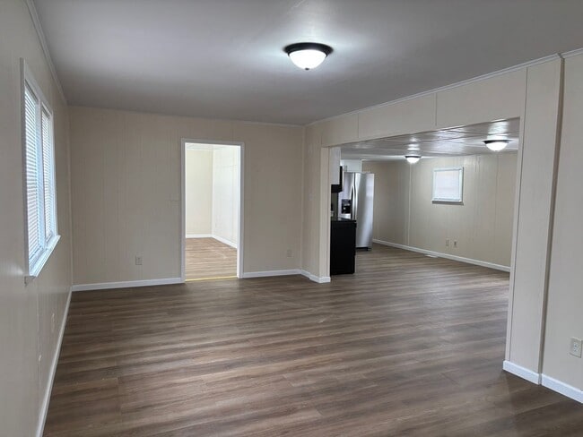 Building Photo - 2-3 BED, 1.5 BATH MOBILE HOME LOCATED IN D...