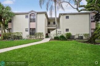 Building Photo - 4485 Carambola Cir N