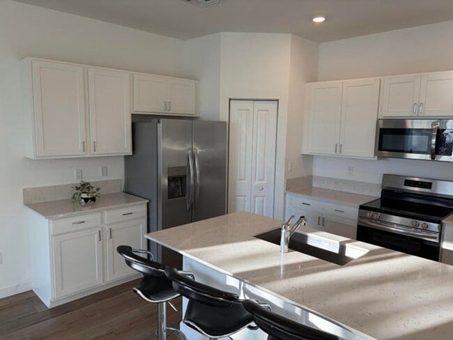 Foto del edificio - 4181 Lagoon Shore Dr