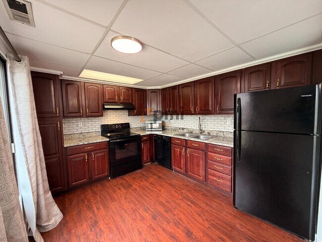 Foto del edificio - 354 E 60th Dr