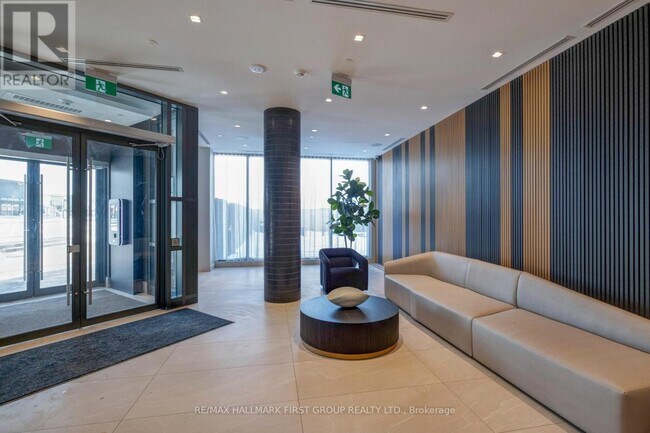 Photo du bâtiment - 2545 Simcoe St N