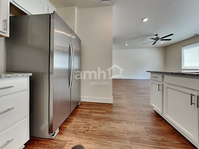 Foto del edificio - 1427 92nd Way SE