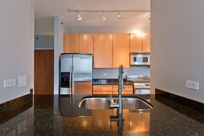 Building Photo - 210 S Desplaines St