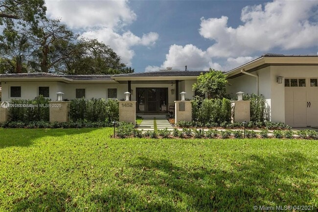 Building Photo - 1452 Trillo Ave