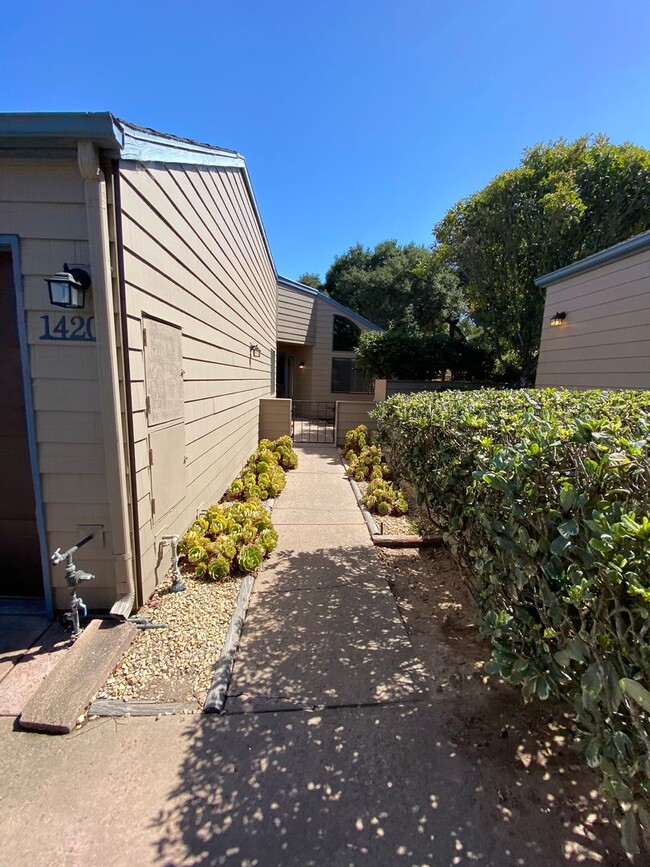 Foto del edificio - Orcutt Single Story Townhome with Easy Acc...