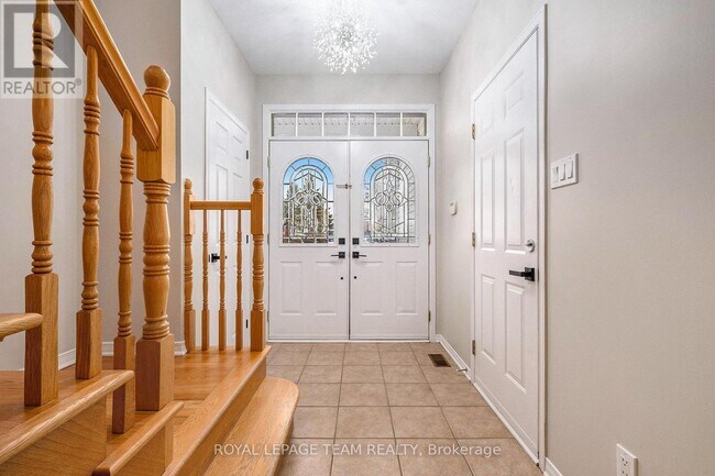 Photo du bâtiment - 218 Deercroft Ave