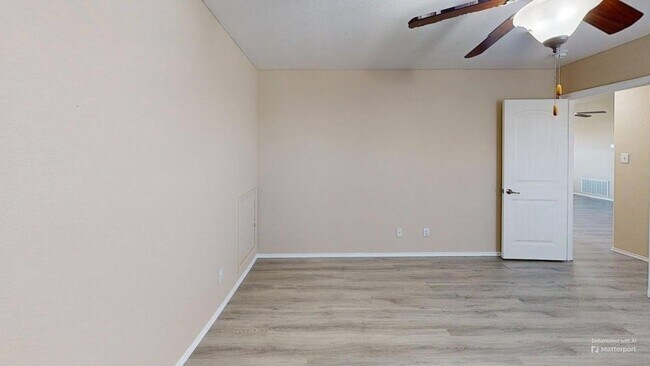 Foto del edificio - 400 Plum Ct