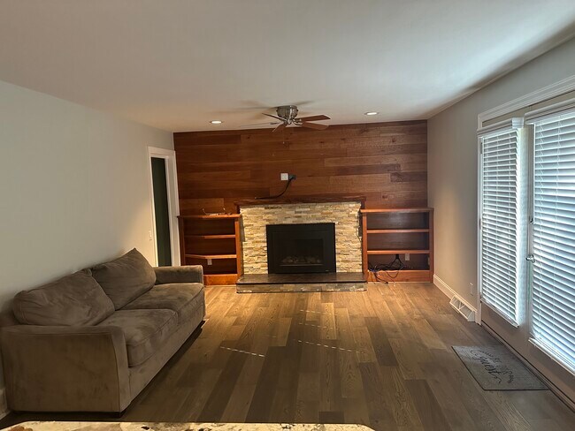 Foto del edificio - 1009 Stanford Dr