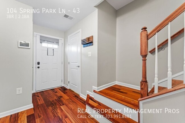 Foto del edificio - 104 Spring Park Ln