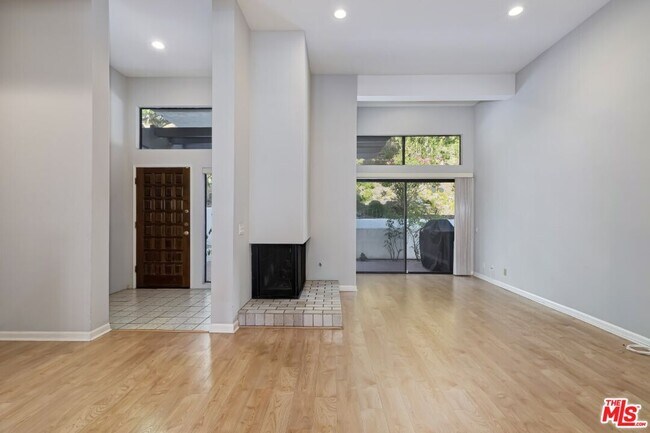 Foto del edificio - 1560 Michael Ln