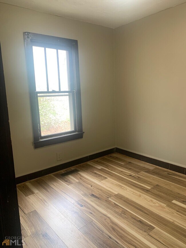 Foto del edificio - 308 Austin Ave