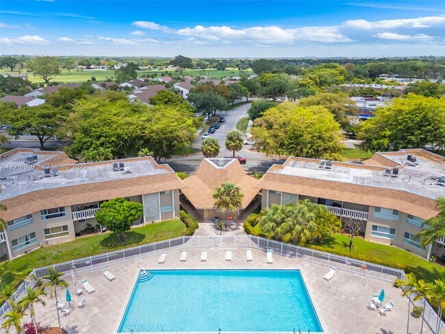 Foto del edificio - 7400 Miami Lakes Dr