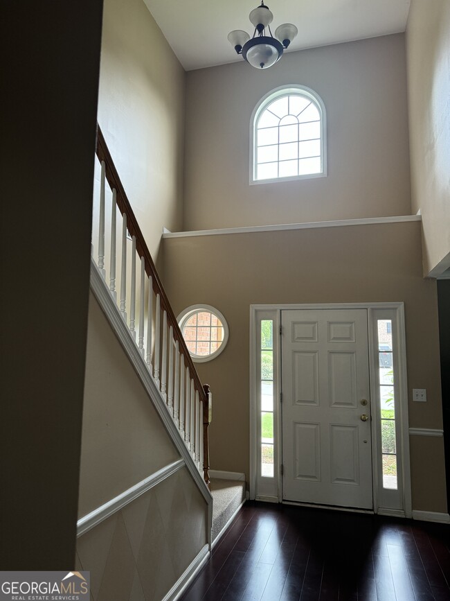Building Photo - 5850 Rives Dr