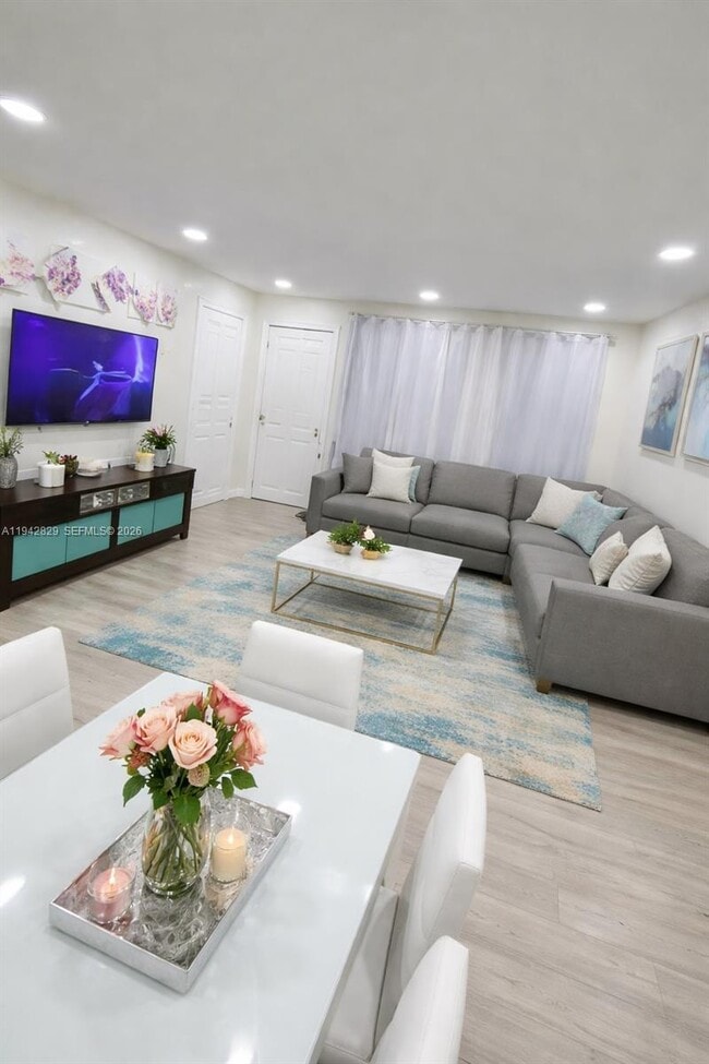 Foto del edificio - 18804 NW 45th Ave