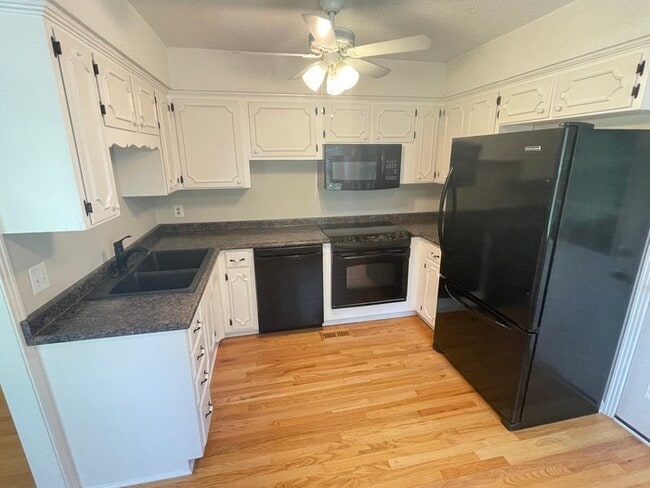 Foto del edificio - Hendersonville home off New Shackle!