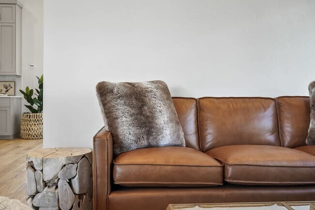 Building Photo - 12401 Rivendell Ct