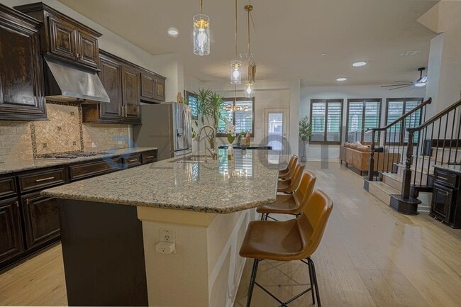 Building Photo - 1209 Savoy Ln