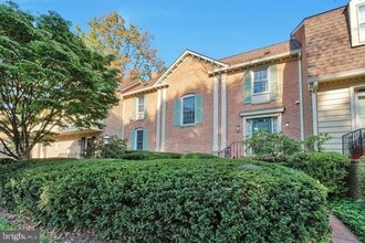 Building Photo - 10917 Wickshire Way