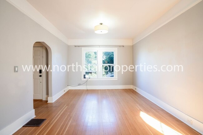 Building Photo - Remodeled SE Portland Classic