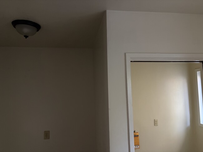 Foto del edificio - 1286 W 36th St