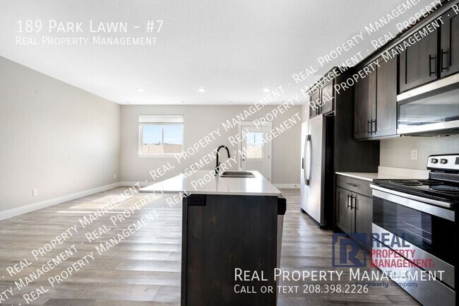 Foto del edificio - 189 Park Lawn Ave