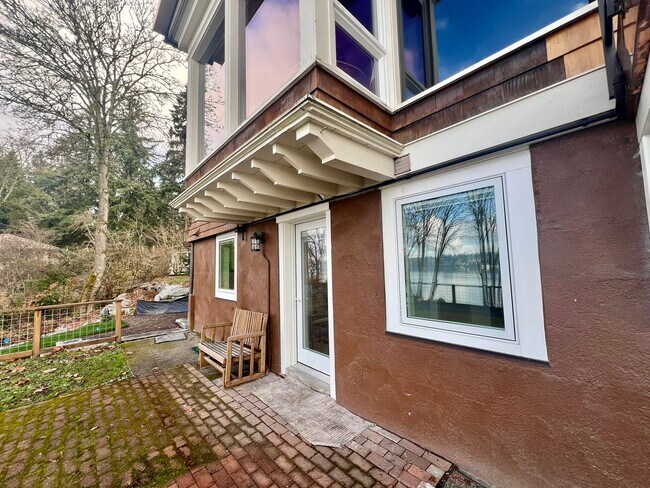 Foto del edificio - Private Waterfront Apartment