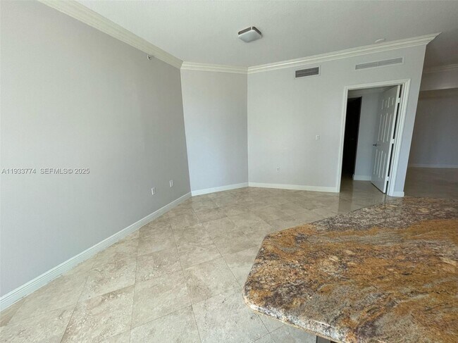 Foto del edificio - 1755 E Hallandale Beach Blvd