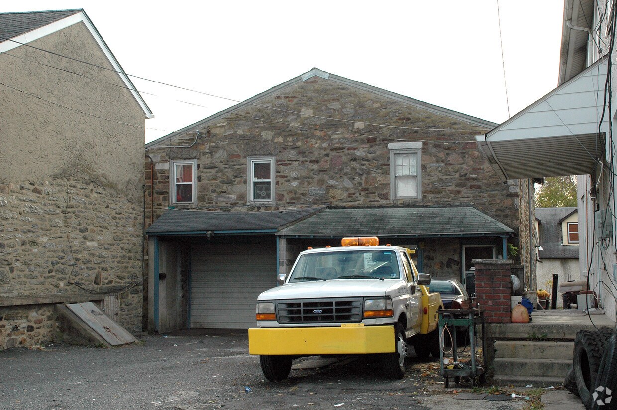 Building Photo - 300 Railroad Ave