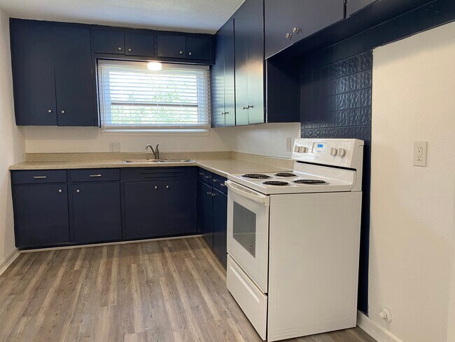 Foto del edificio - 1530 Daly Dr