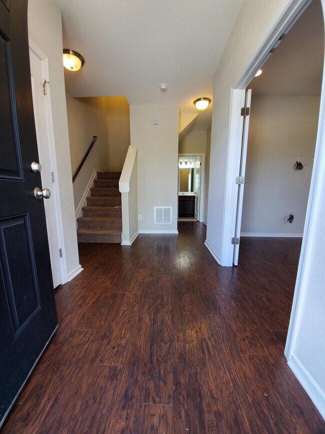 Building Photo - 281 Larimar Ave