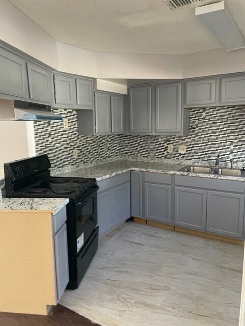 Foto del edificio - 13620 Rosewood St