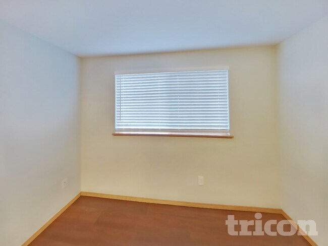 Foto del edificio - 8810 35th St W