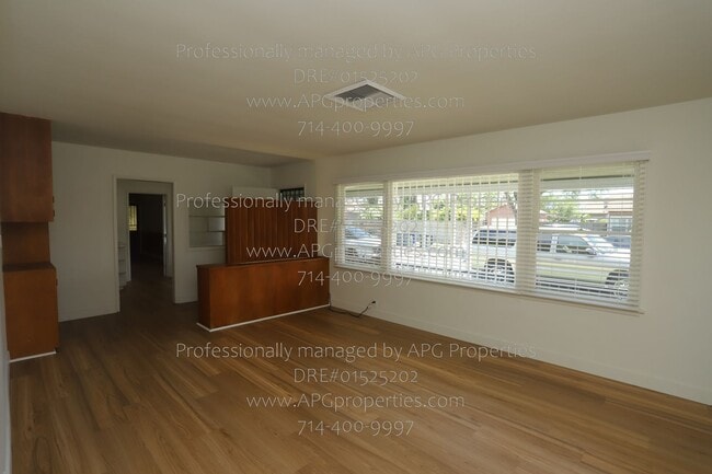 Building Photo - 919 W Wilshire Ave
