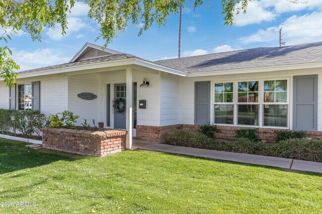 Foto del edificio - 4211 E Whitton Ave