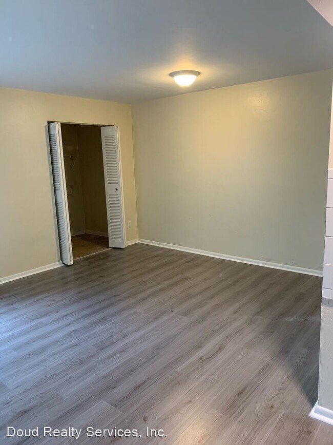 Building Photo - 3 br, 1.5 bath House - 5615 Dodington Ct